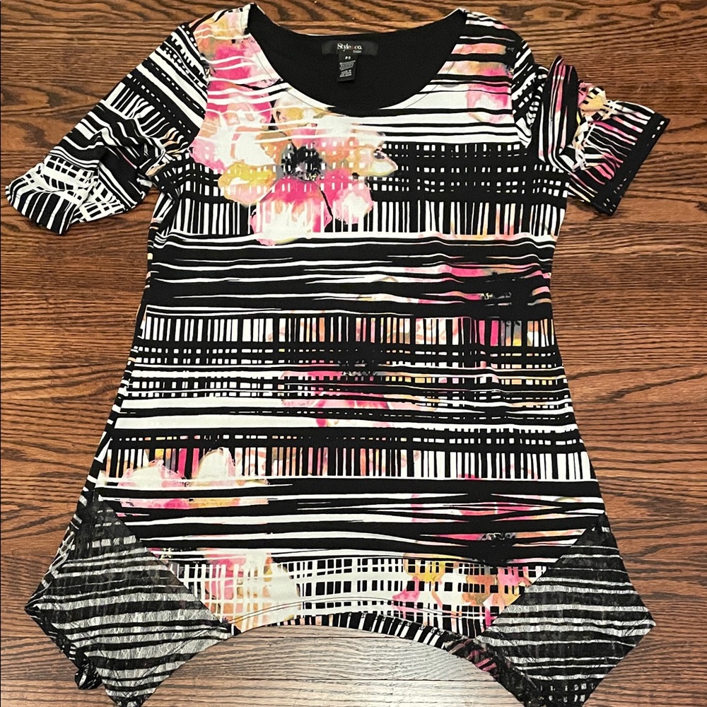 NWOT Style&co women’s petite Floral Striped Asymmetrical Top size petite small.
